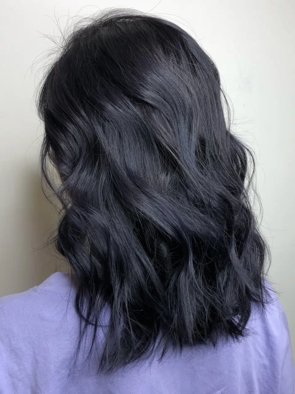 Bonbon Blowout Bar+ grey and white hair treatment results, smooth dark hair with healthy shine and soft waves.