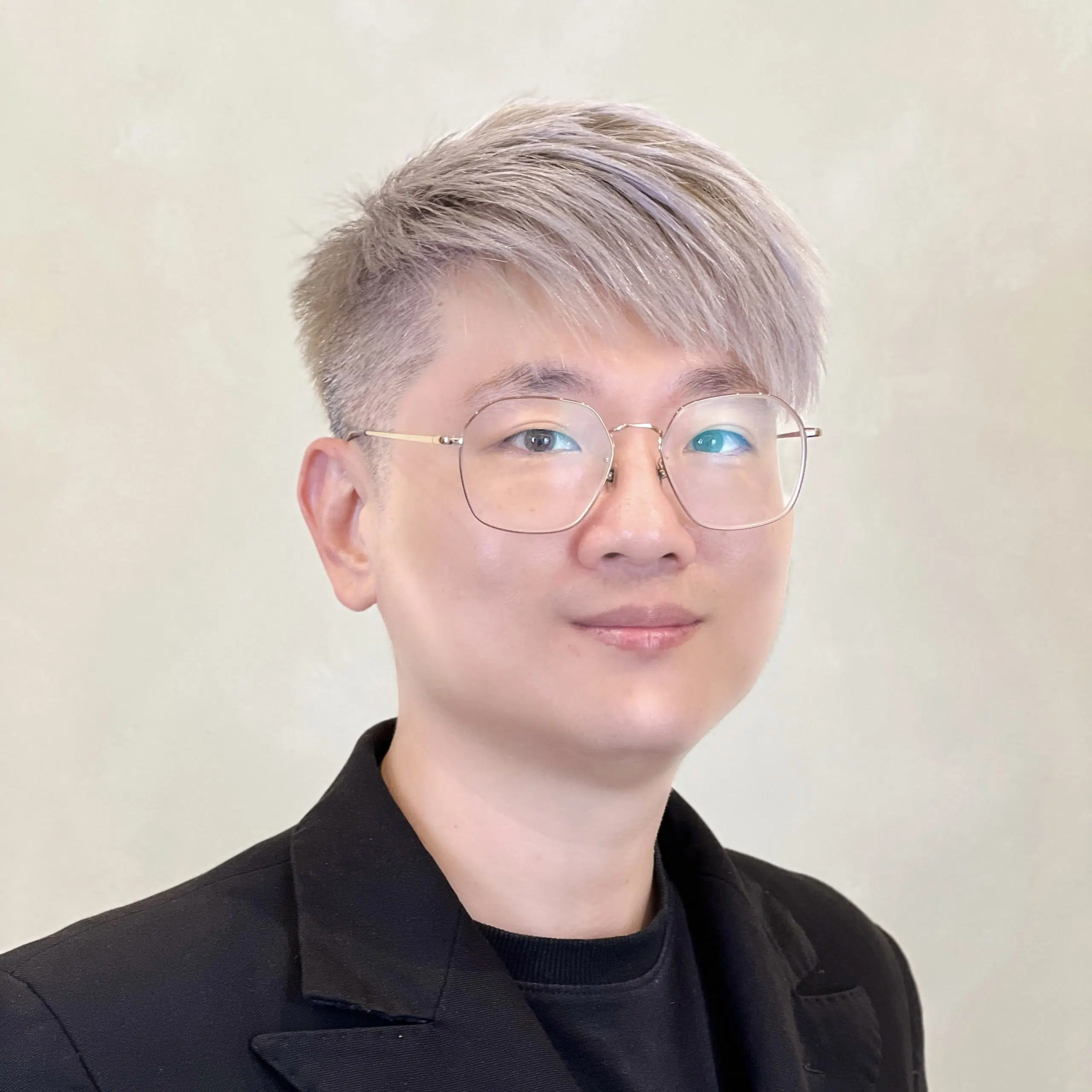 Dash Chong, Creative Director at Bonbon Blowout Bar+ with 21 years experience.
